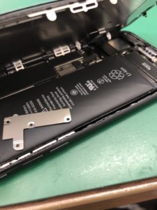 iPhone７　バッテリー膨張　修理　葛西