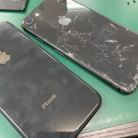 iPhone８背面割れ修理